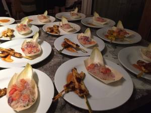 Foto van glasmie salade en kipsate