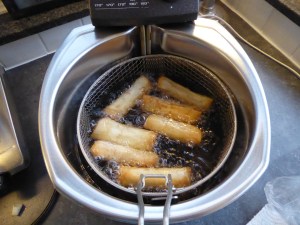 Foto van frituren van loempia's