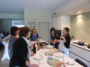 Foto van uitleg tijdens Thaise kookworkshop