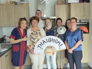 Foto van groep met Thaise waaier