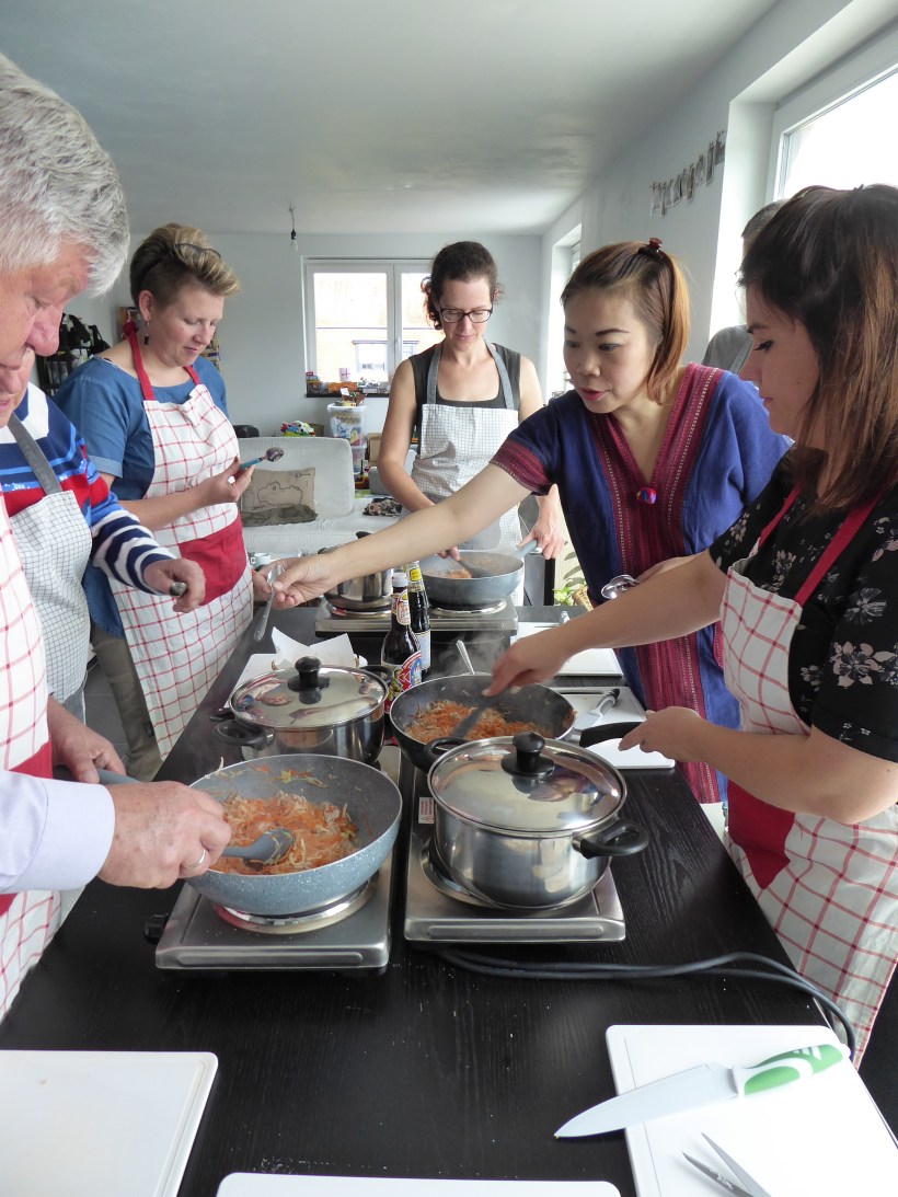 Foto van kookpotten voor de Thaise kookles in Oost-Vlaanderen