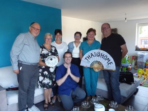 Foto van groep mensen met waaier