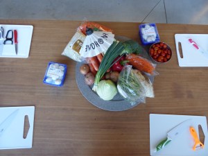 Tafel met ingrediënten voor Thaise kookles