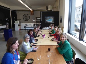 Foto van dames die Thaise soep eten