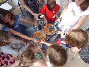 Foto van woks met kinderen