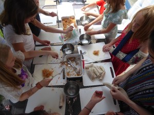 Thaise loempia's rollen