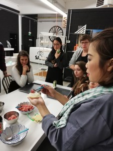 Chef met deeg en gehaktbal