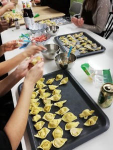 Schotels met geplooiede wontons