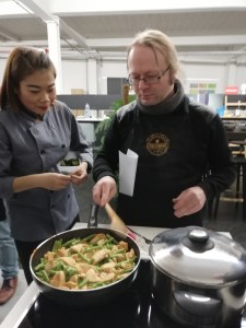 Kookpot met een rode Thaise curry