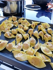 Plateau met zelfgemaakte wontons