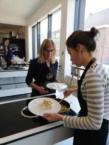 Bediening van de Thaise groene curry