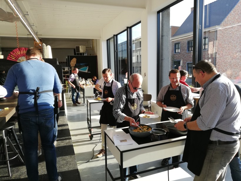 Mensen bedienen zichzelf