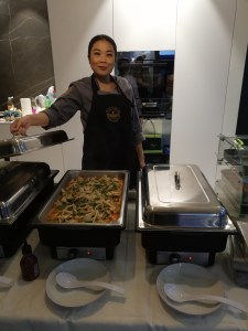 Rode curry in warmhoudschotel