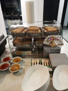 Loempia's in een warmhoudbak