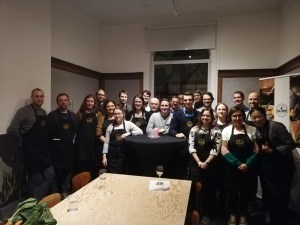 Groep mensen tijdens bedrijfsevent