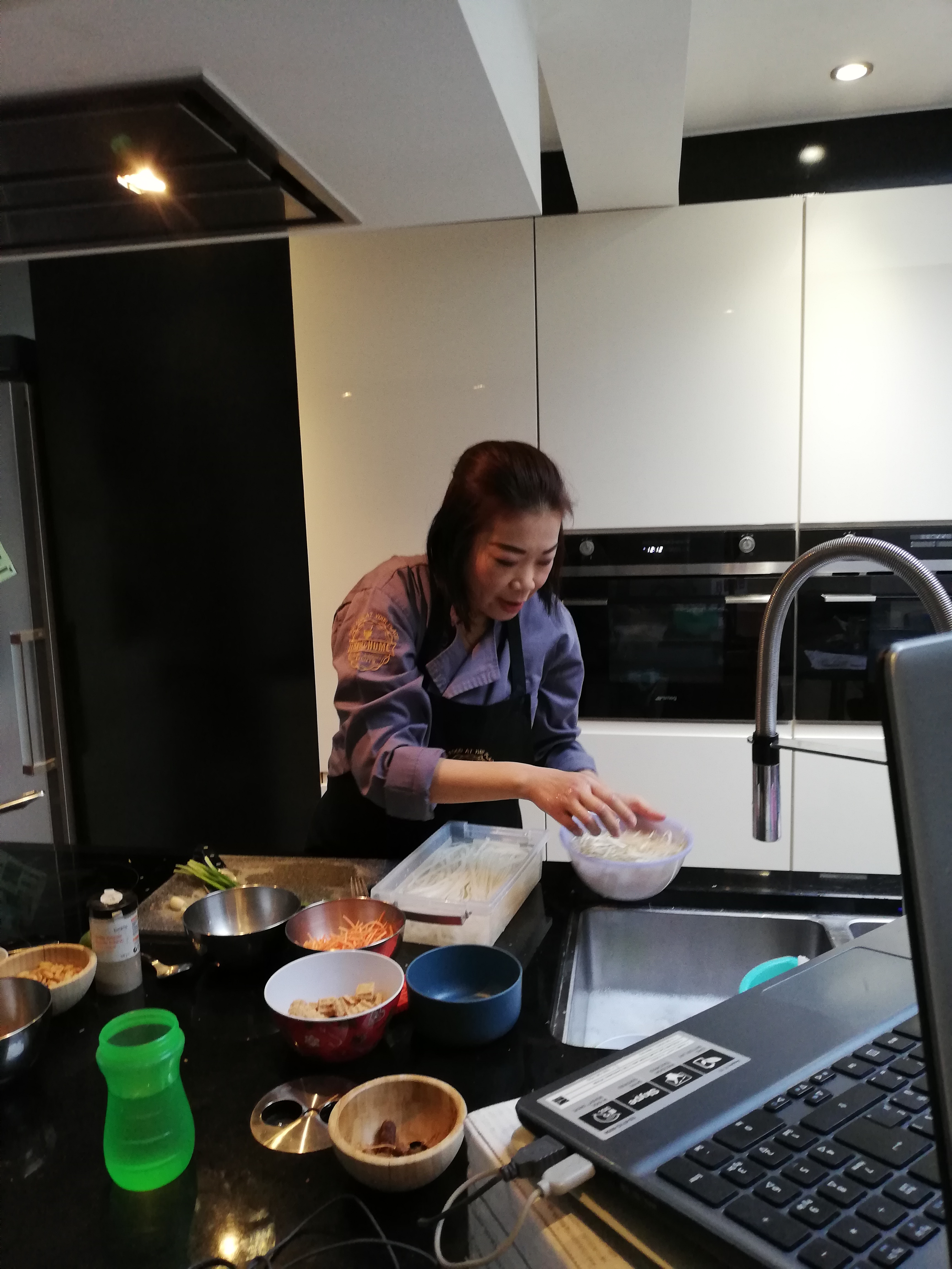 Chef geeft online kookles